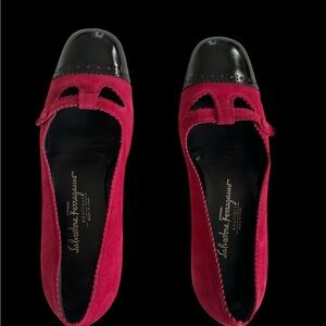 Salvatore Ferragamo vintage pink suede and black patent t strap.  Size 7.